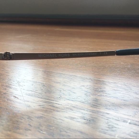 Authentic Michael Kors Aviator Chelsea Sunglasses - Picture 6 of 7